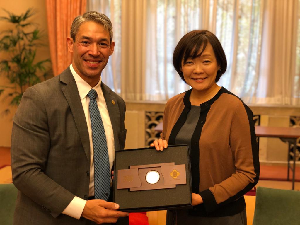 Mayor of San Antonio and Sister Cities International Board Chair, Ron Nirenberg, with Mrs. Akie Abe, Spouse of the Prime Minister of Japan
